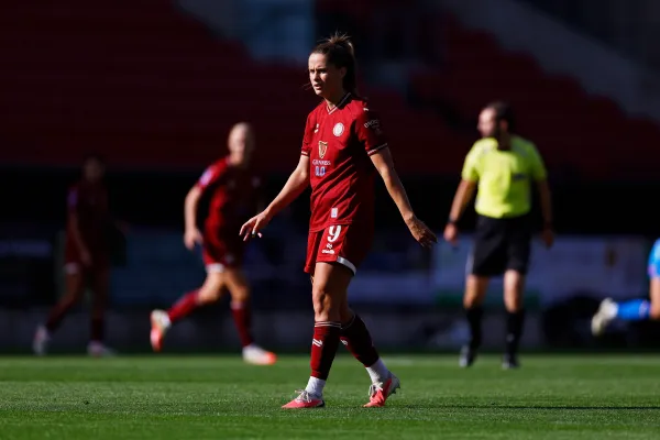 Rio Hardy wins PFA fans award .
