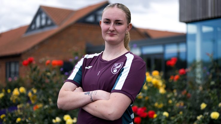 Women's team sign goalkeeper Poppy Irvine