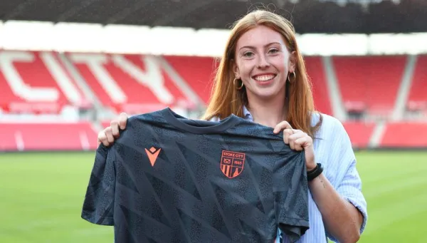 City clinch Crosbie signing