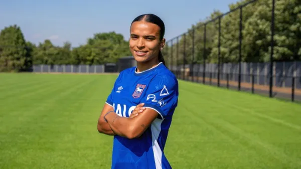 AVA BAKER RE-SIGNS FOR TOWN