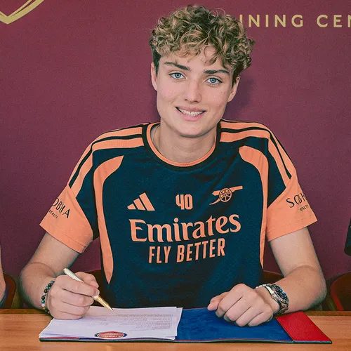 Isabella Damm signs for Arsenal