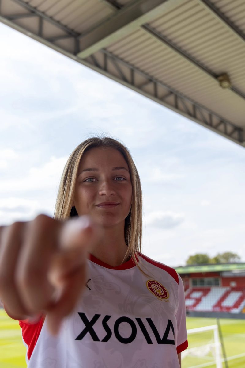 Stevenage FCW Sign Isabel Doolan