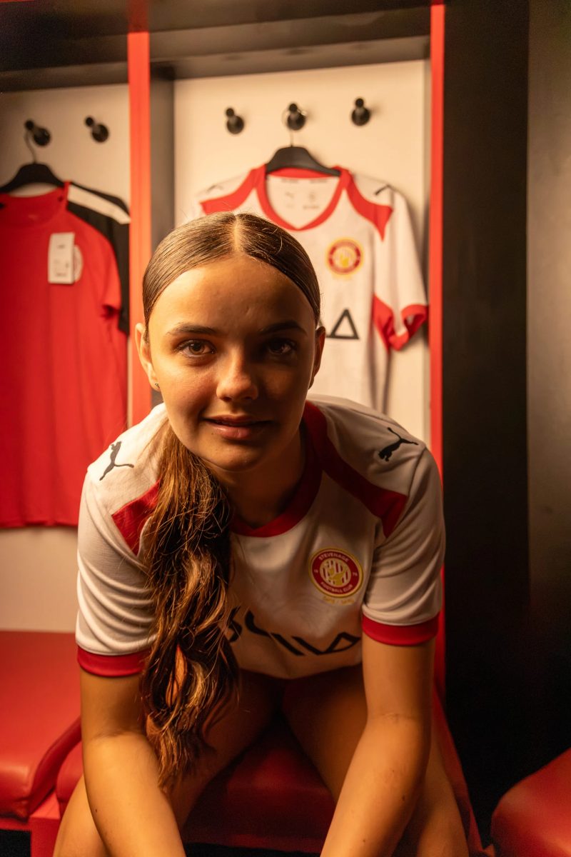 Stevenage FCW Sign Georgie Oliver
