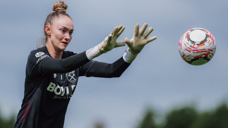 Kinga Szemik departs