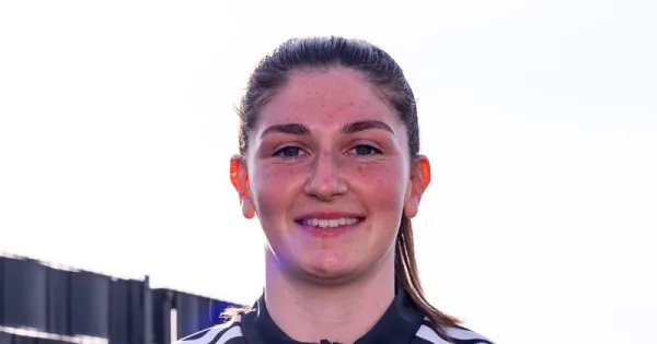 Izzy Dean signs for Leeds United Women - Leeds United
