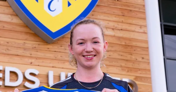 Ella Harris signs for Leeds United Women - Leeds United