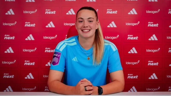 FOREST WOMEN SIGN KATIE COX ON LOAN