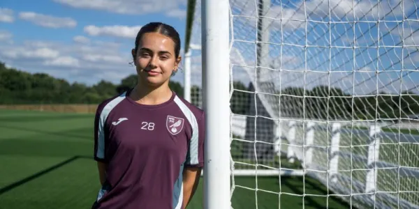 Abi Calver signs for women's team | Norwich City
