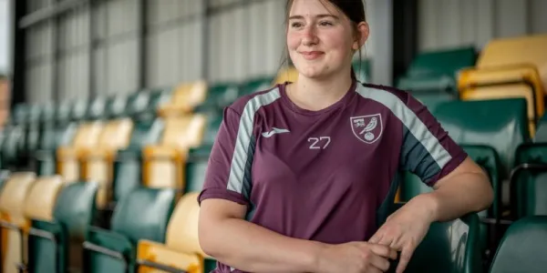 Megan Frary joins women's team | Norwich City