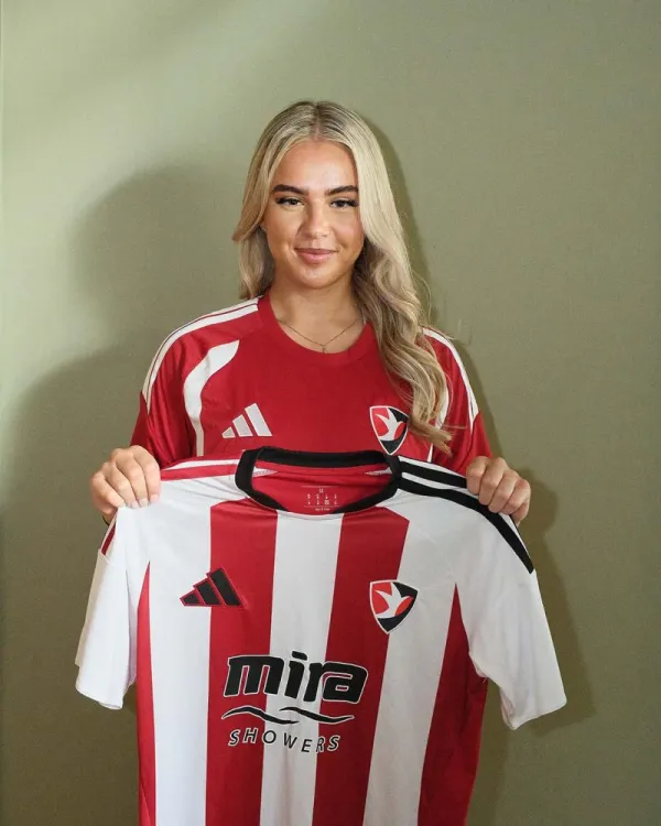 Alex Hall Joins Cheltenham Town Women