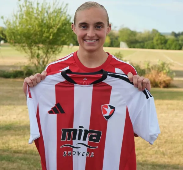 Cheltenham Town Add Chloe Snook To Their Ranks