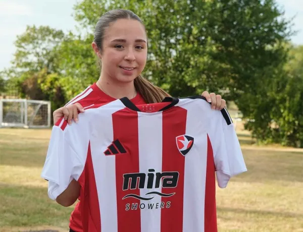 Winger Indie Power Re-Joins Cheltenham Town Women