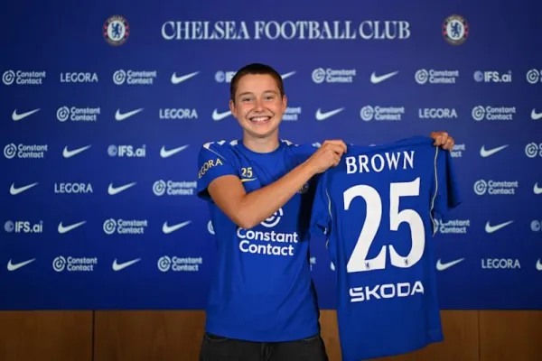 Lola Brown signs new contract