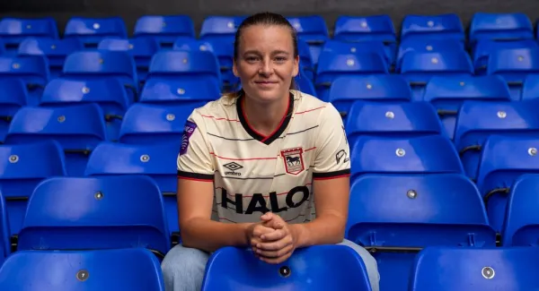 JORJA FOX JOINS TOWN
