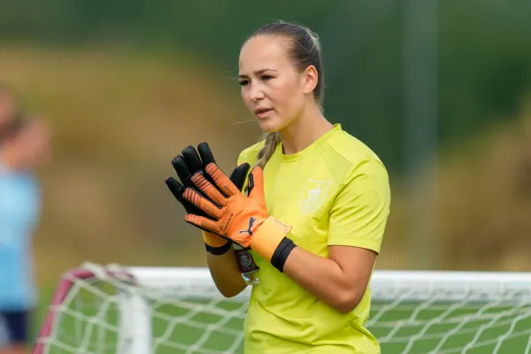 EVA SPENCER MAKES HULL MOVE